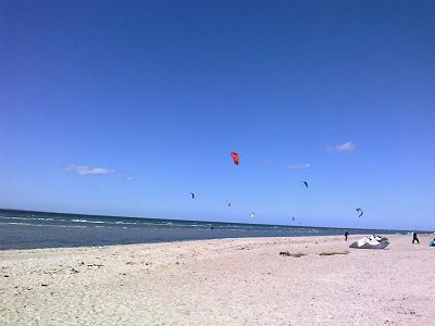 Strand mit Kiter